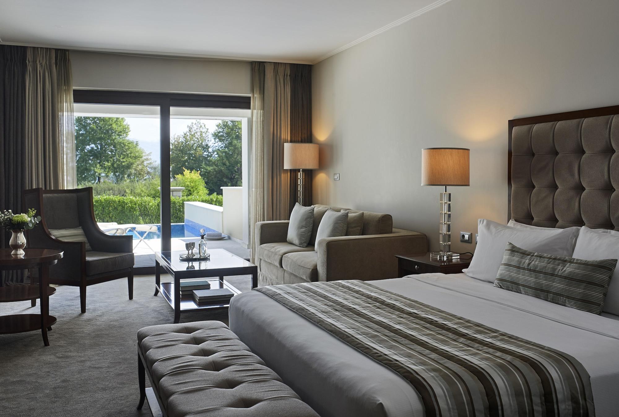 Hotel Du Lac Congress Center&Spa Ioannina Buitenkant foto A room at the hotel