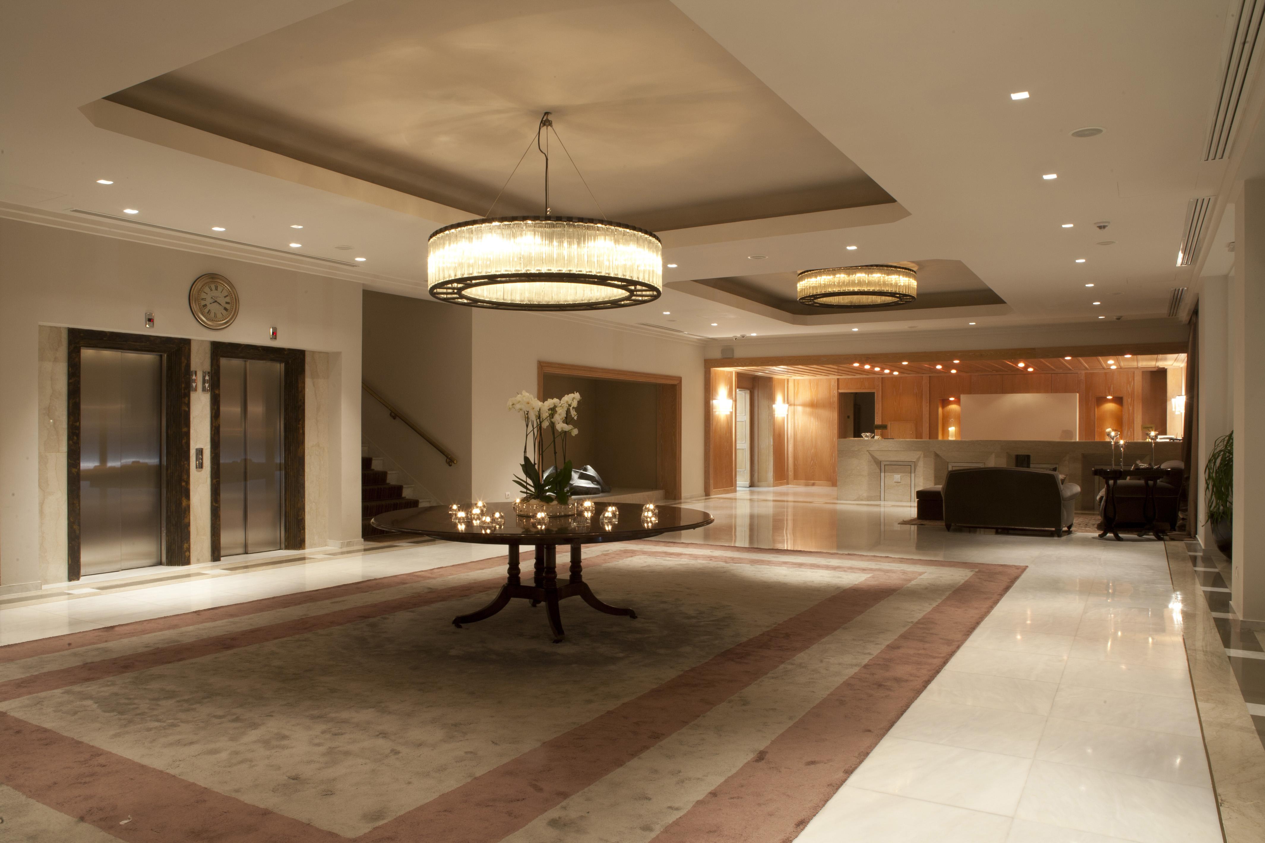 Hotel Du Lac Congress Center&Spa Ioannina Buitenkant foto The lobby of the hotel