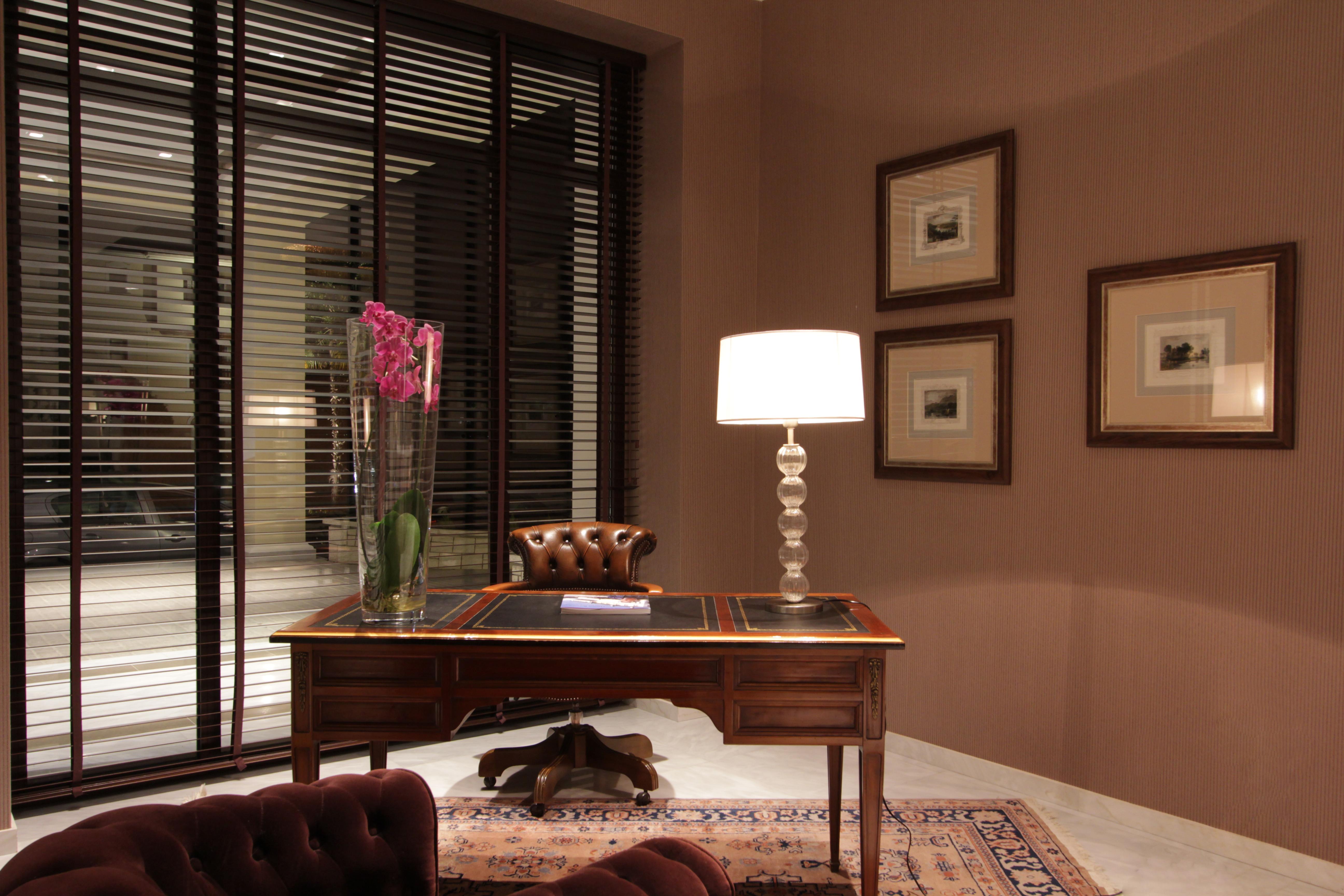 Hotel Du Lac Congress Center&Spa Ioannina Buitenkant foto A room with a table lamp