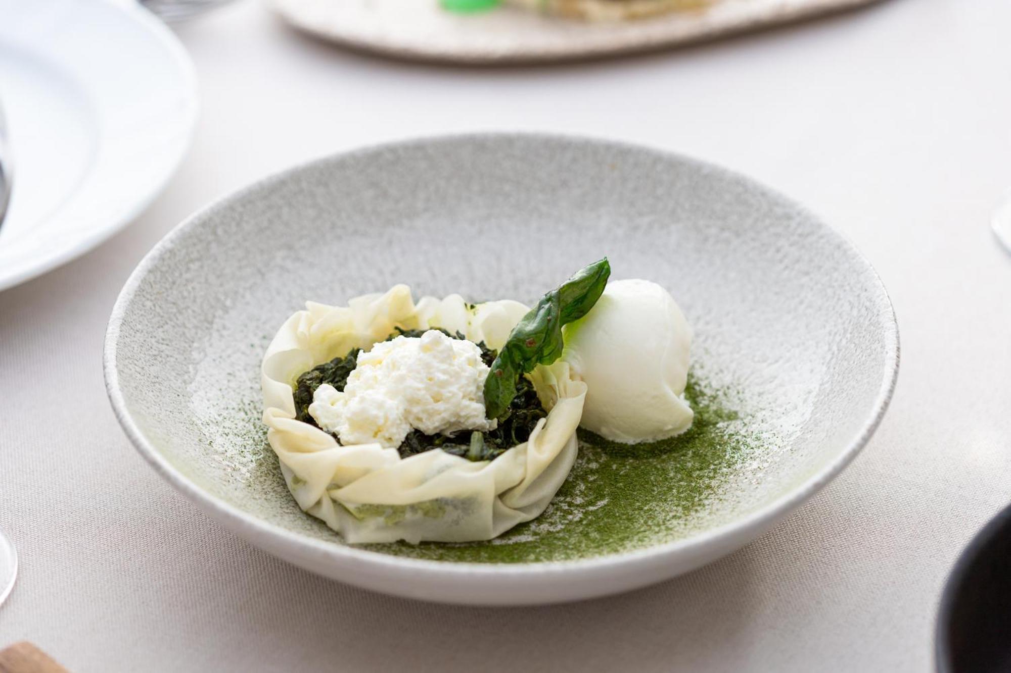 Hotel Du Lac Congress Center&Spa Ioannina Buitenkant foto A dish at the restaurant