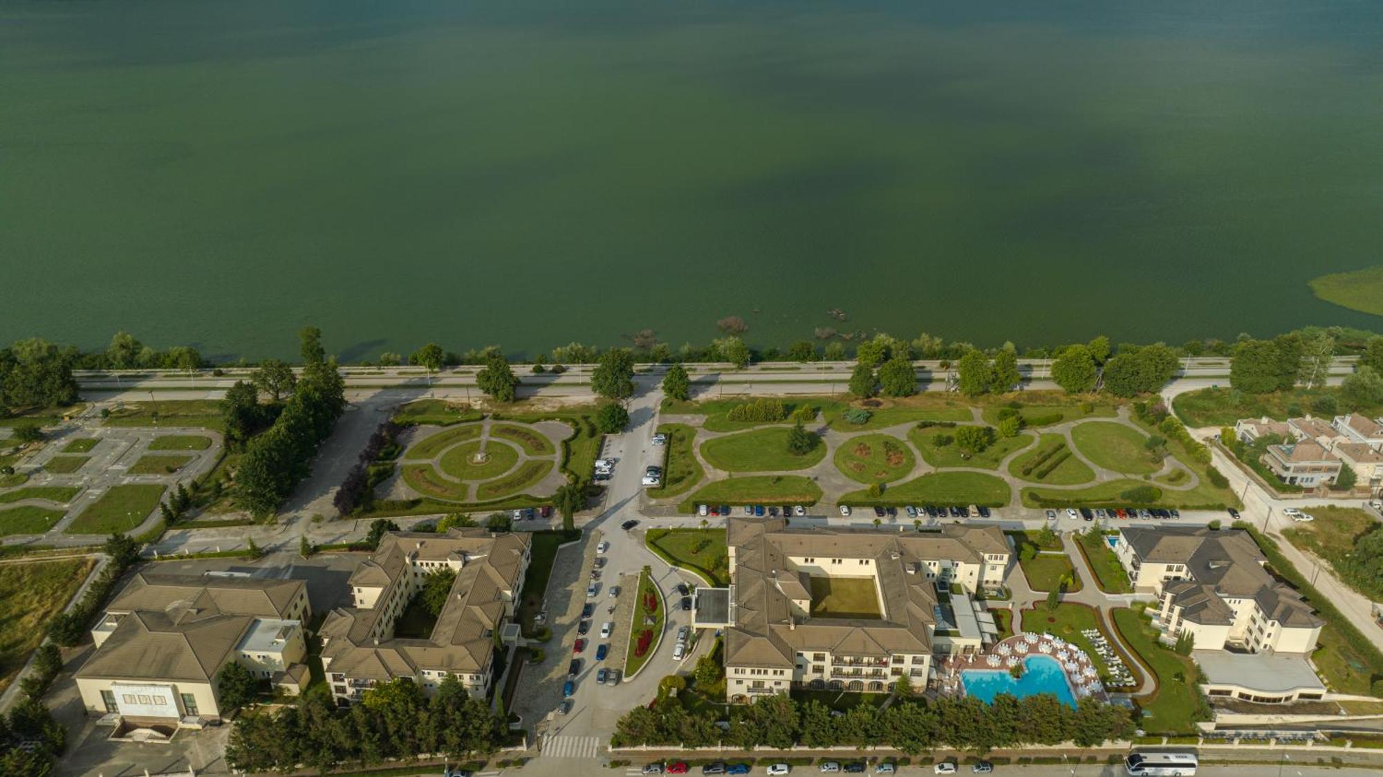 Hotel Du Lac Congress Center&Spa Ioannina Buitenkant foto Aerial view of the lake