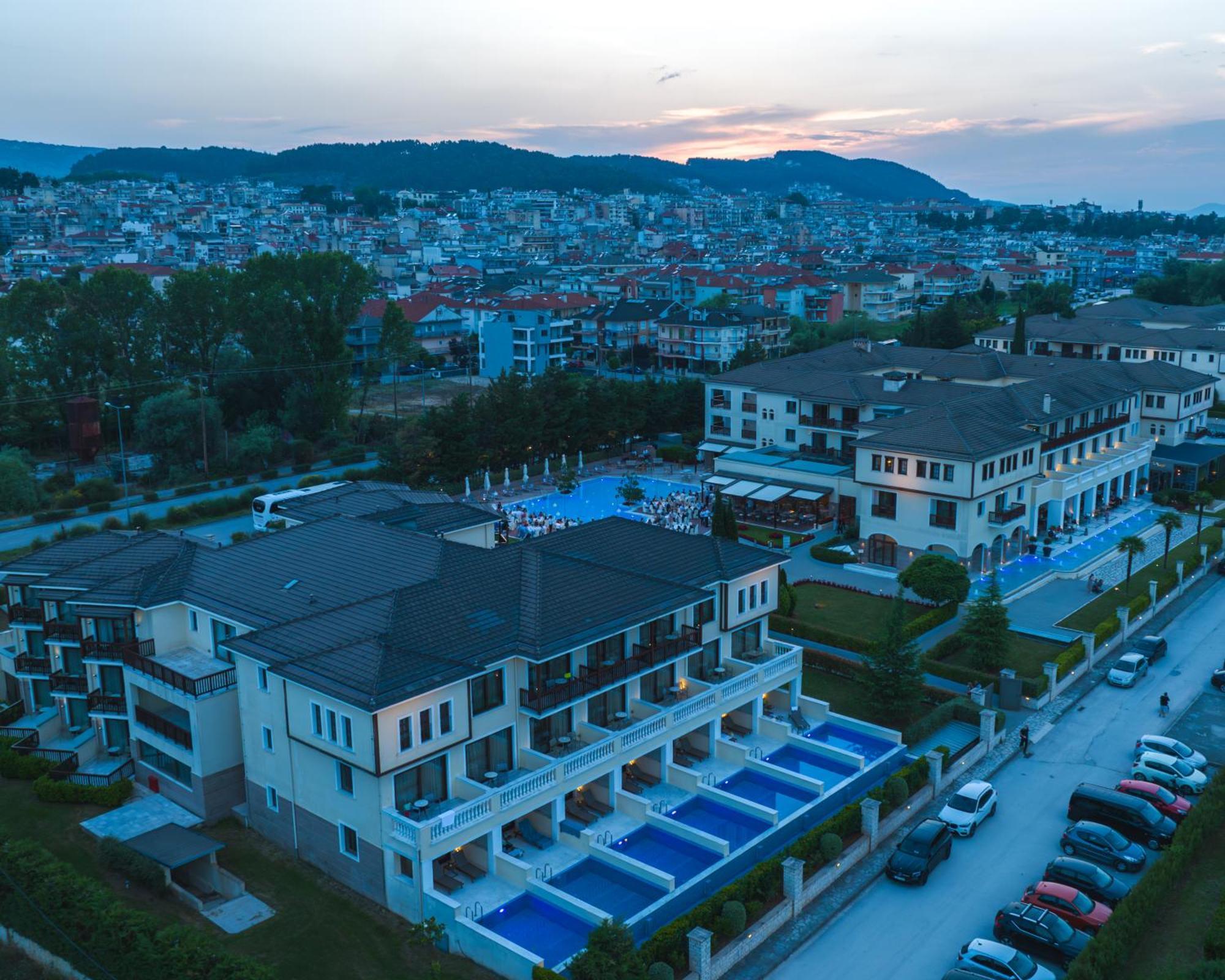 Hotel Du Lac Congress Center&Spa Ioannina Buitenkant foto Residential buildings in the district